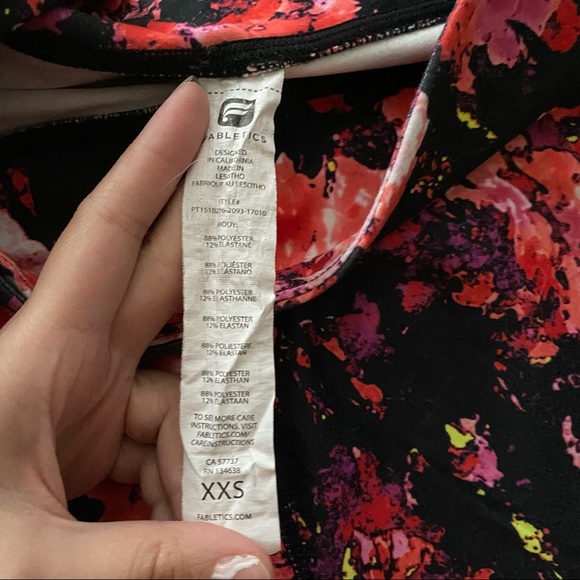FABLETICS Black Red Salar Floral Print Mid Rise Capri Leggings - Picture 5 of 9